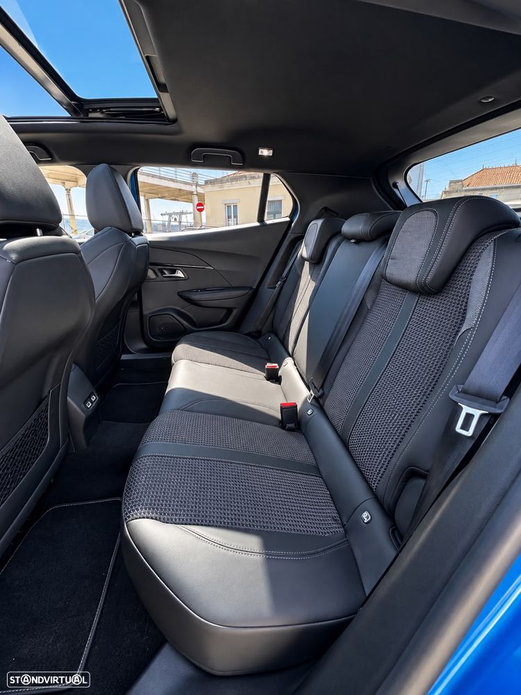 Peugeot 2008 PureTech 130 EAT8 GT Exclusive - 7