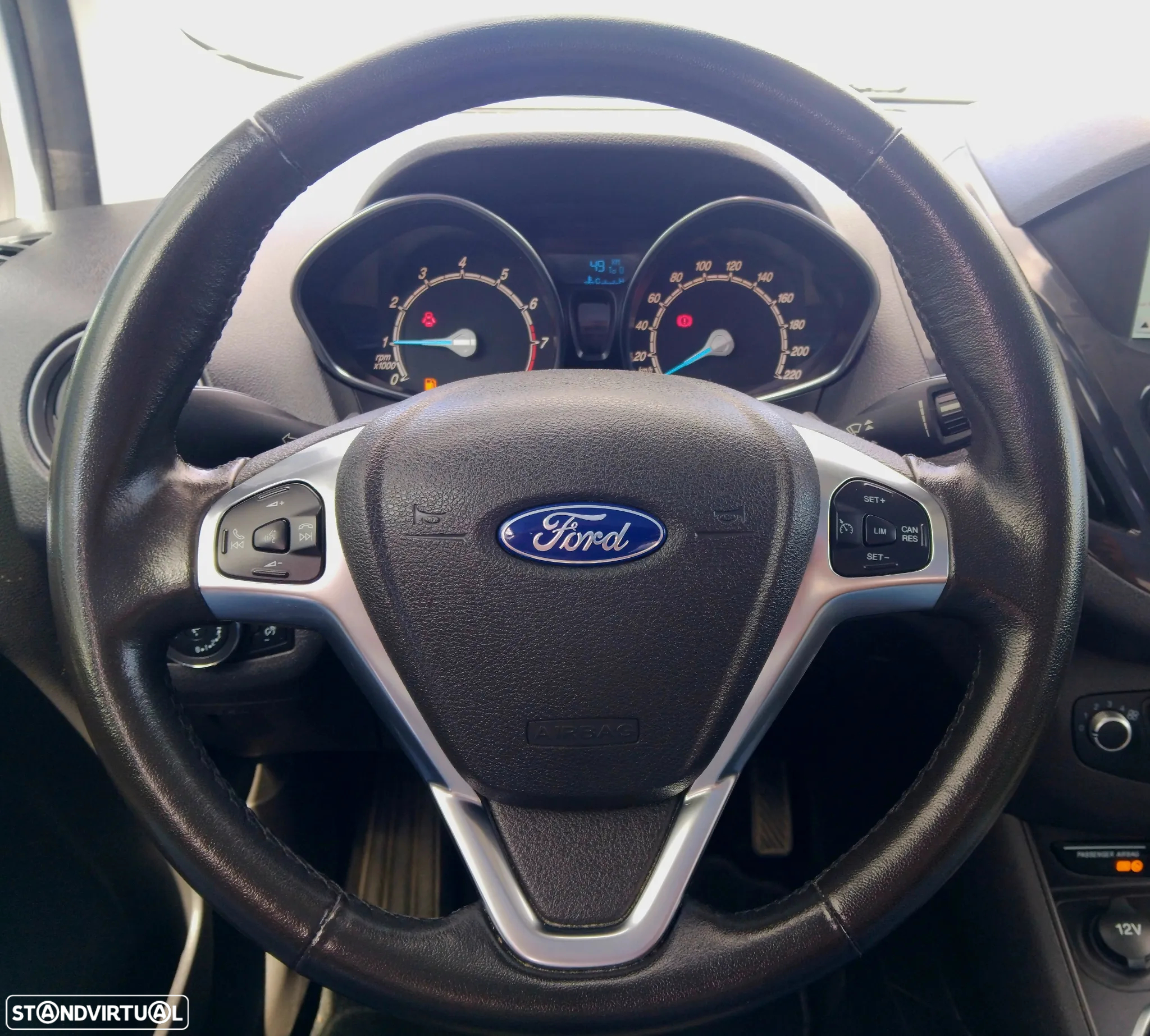 Ford Tourneo Courier 1.0 EcoBoost Titanium - 4