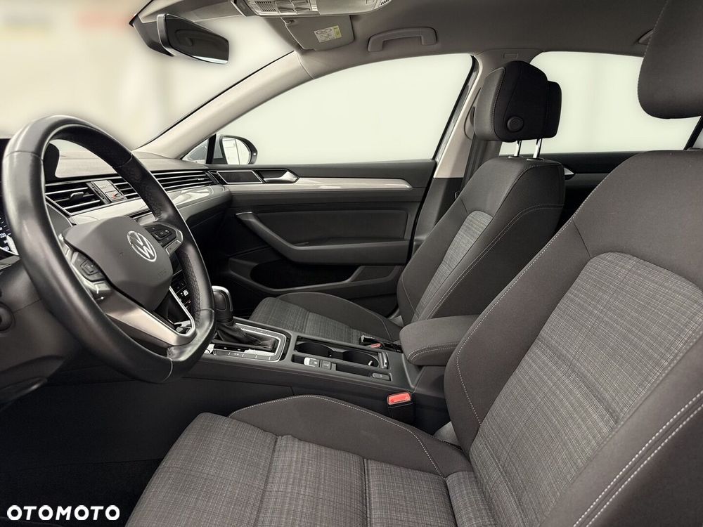 Volkswagen Passat - 20