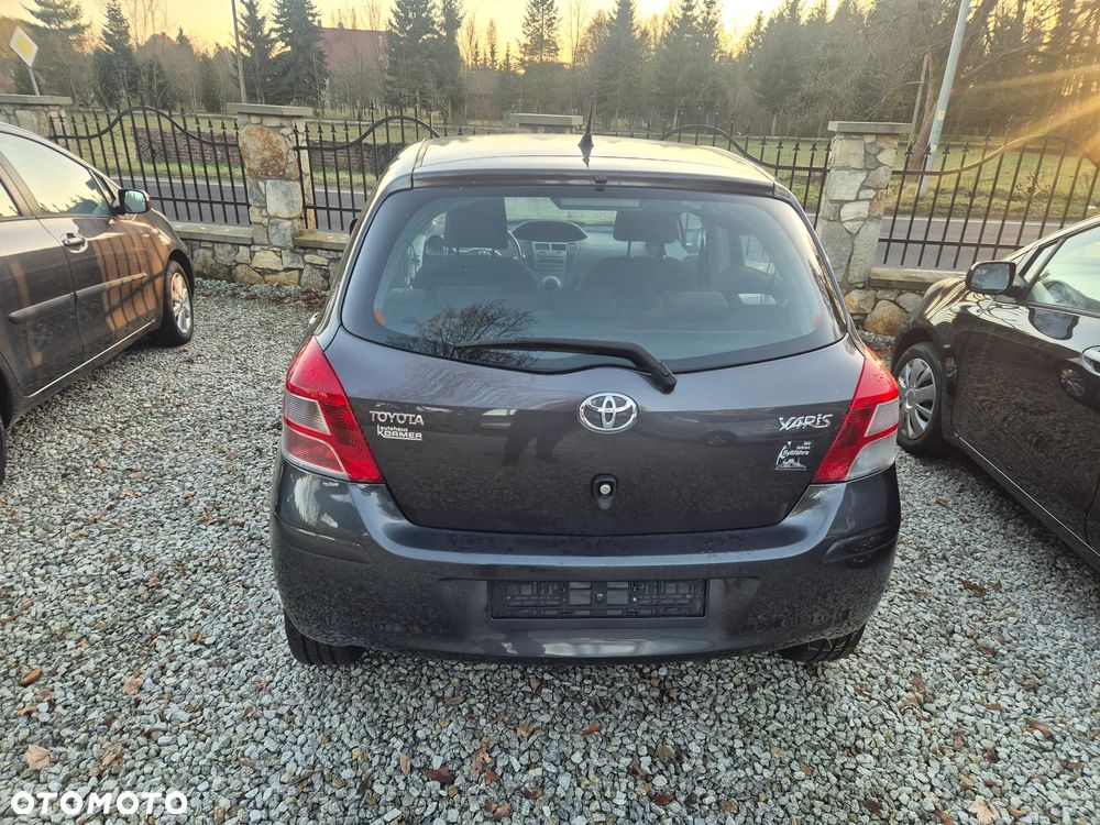 Toyota Yaris 1.33 VVT-i Executive - 5