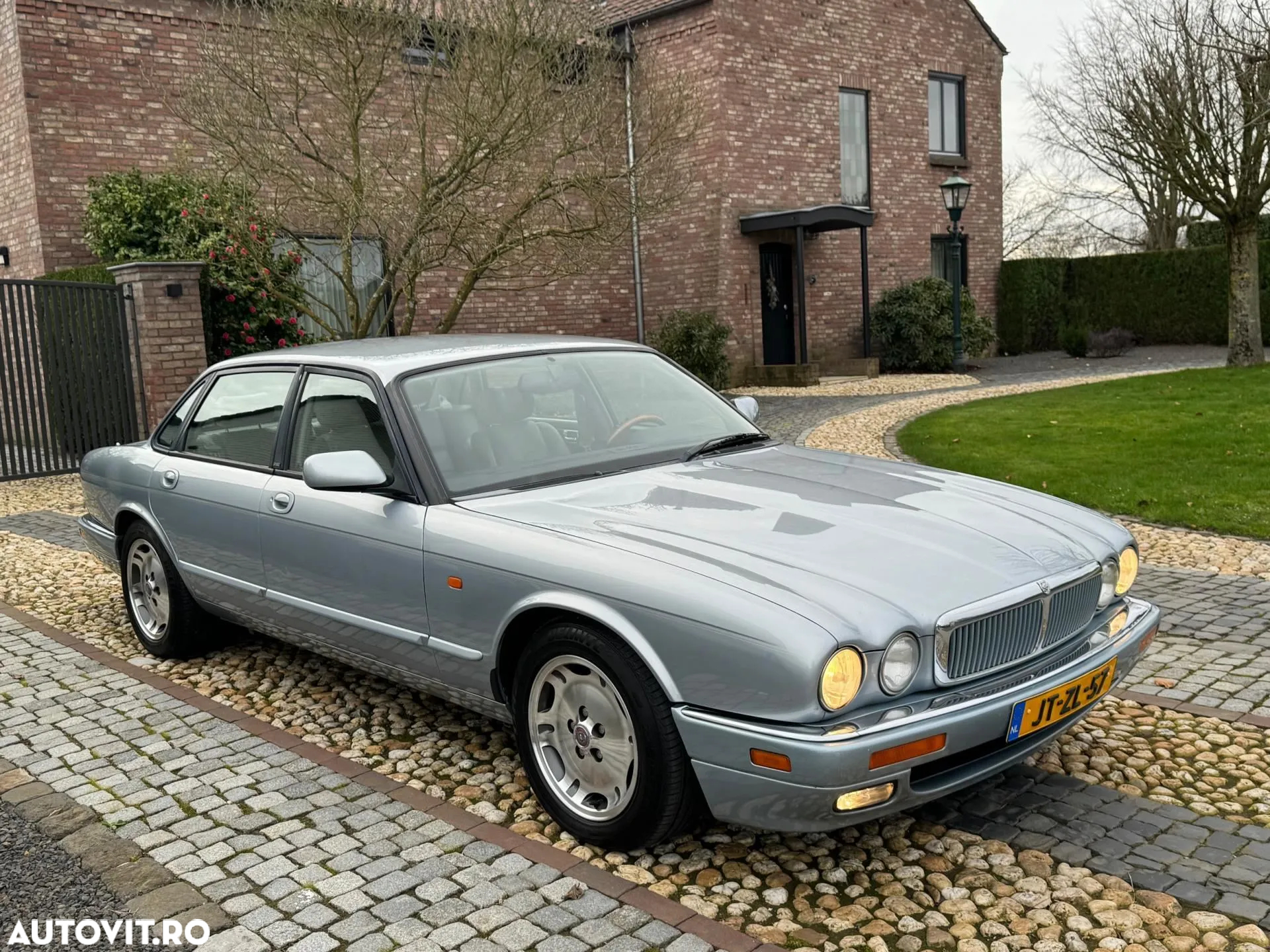 Jaguar XJ - 27