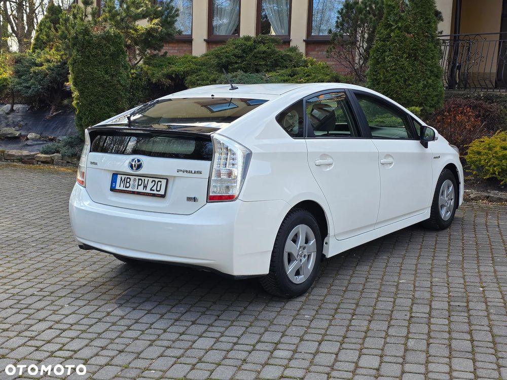 Toyota Prius (Hybrid) - 3