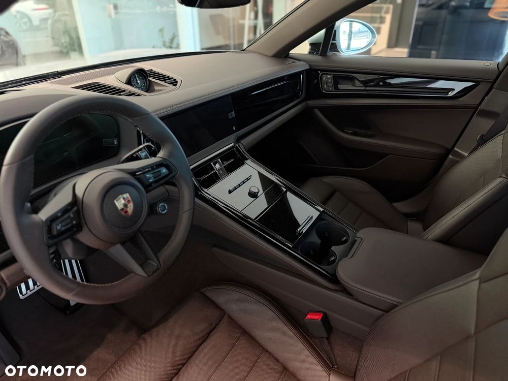 Porsche Panamera 4 E-Hybrid PHEV - 22