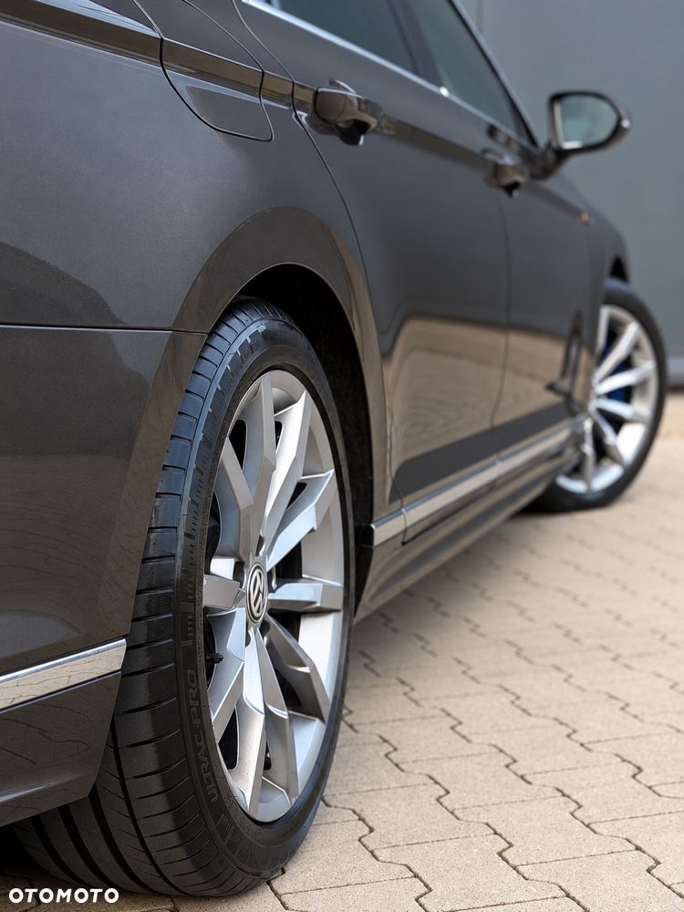 Volkswagen Passat 2.0 TDI Bi-Turbo BMT 4Mot Highline DSG - 28