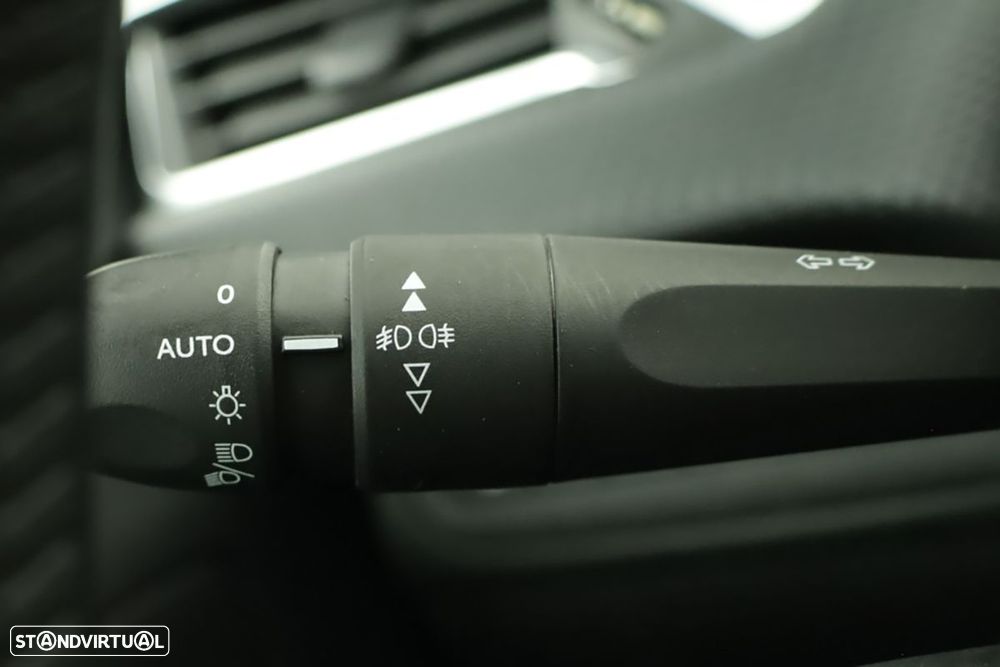 Peugeot 2008 1.2 PureTech Signature - 17