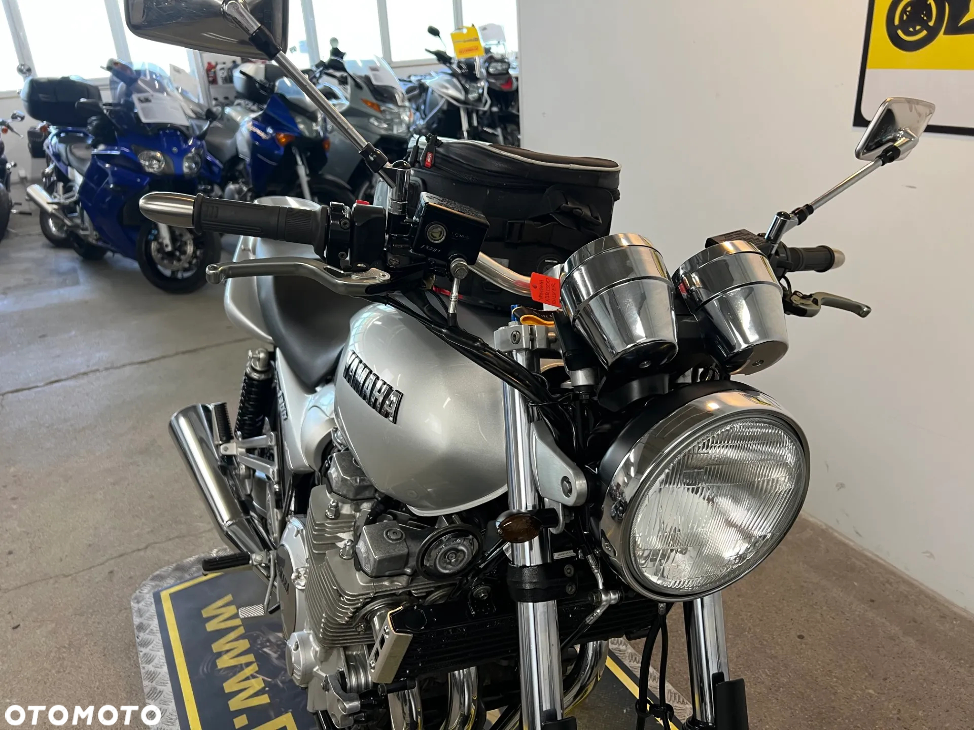 Yamaha XJR - 9