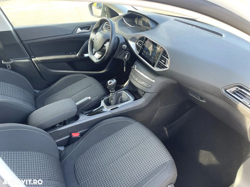 Peugeot 308 - 13