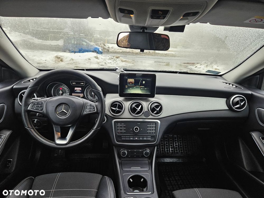 Mercedes-Benz CLA 180 7G-DCT - 7