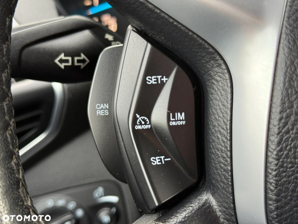 Ford Kuga - 32