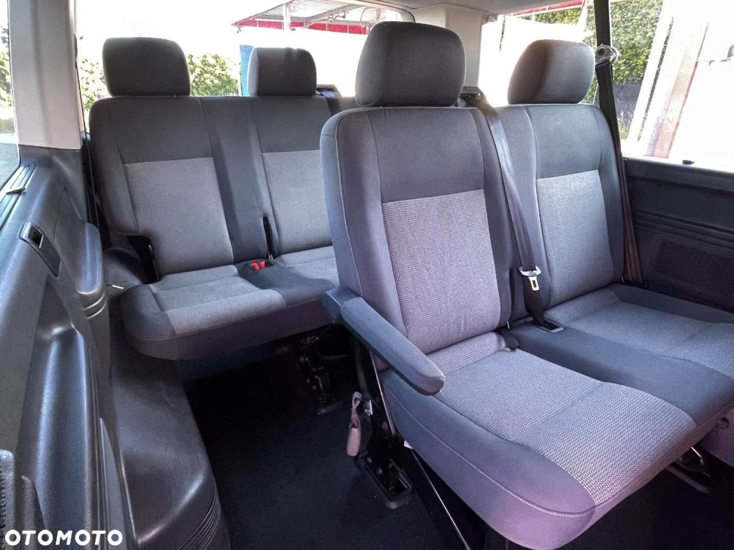 Volkswagen Caravelle - 25