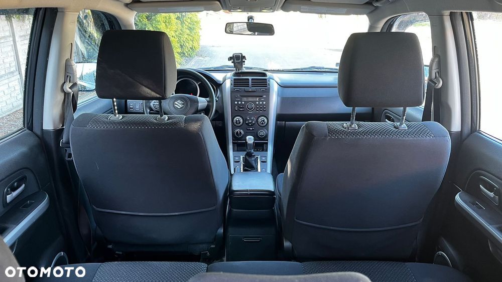 Suzuki Grand Vitara 2.0 Comfort + - 24