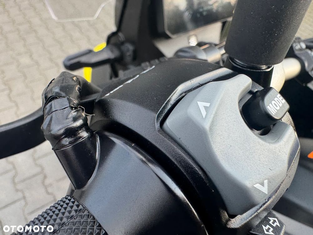 Suzuki V-STROM - 32