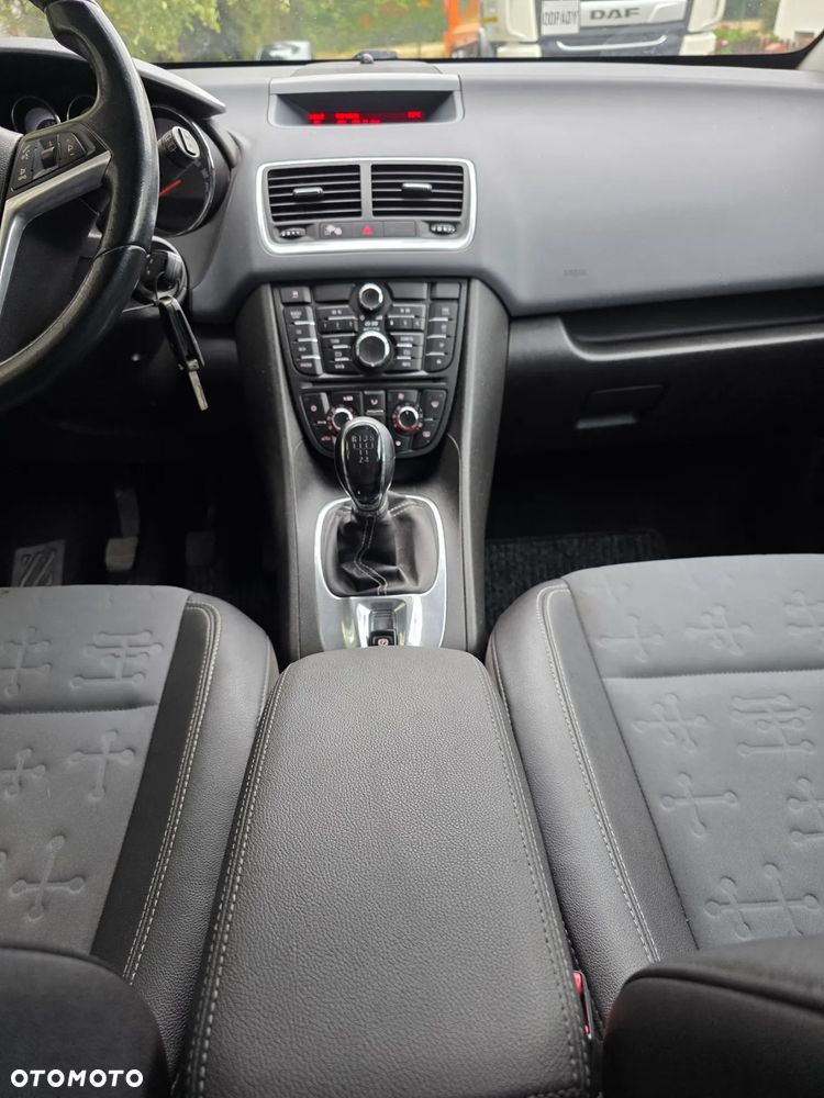 Opel Meriva ver-1-4-t-design-edition - 35