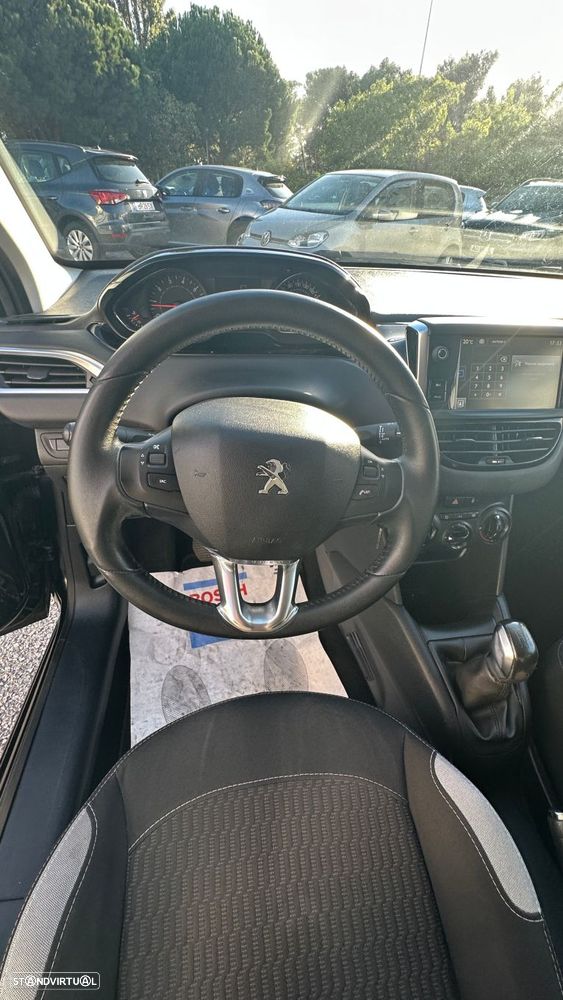 Peugeot 208 1.2 PureTech Style - 14