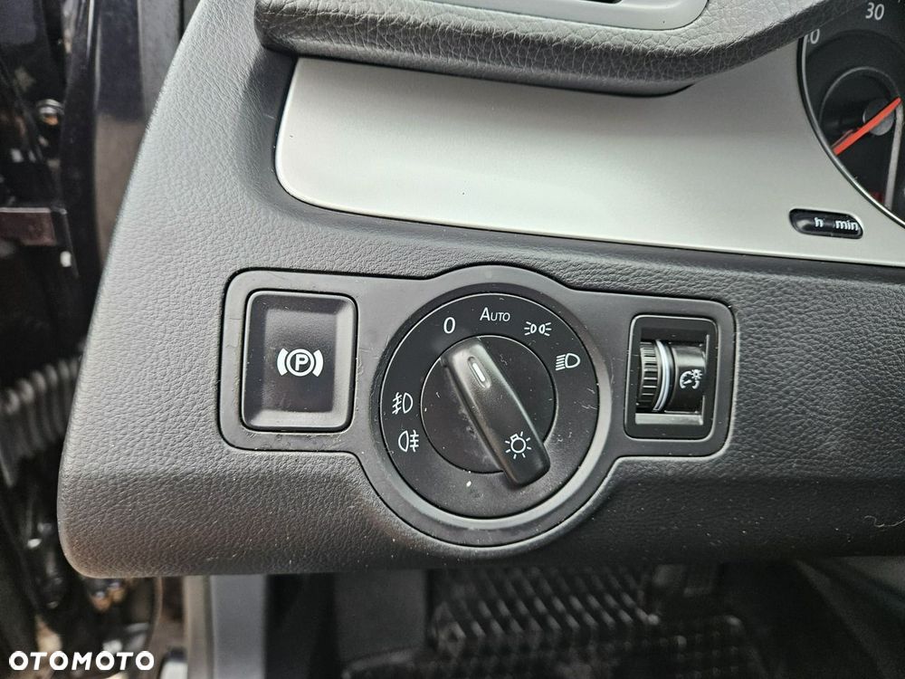Volkswagen Passat - 14
