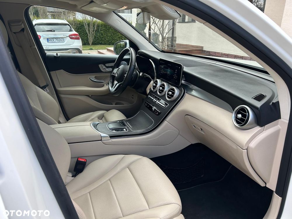 Mercedes-Benz GLC 300 4Matic 9G-TRONIC - 9