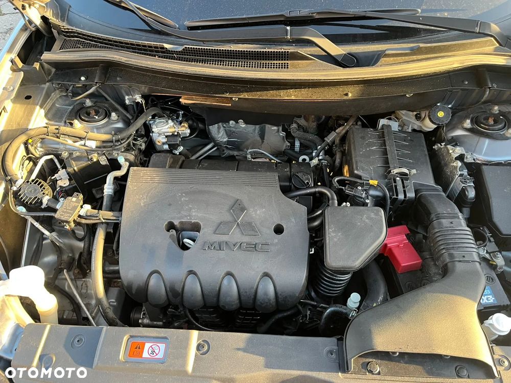 Mitsubishi Outlander 2.0 Intense 4WD CVT - 14
