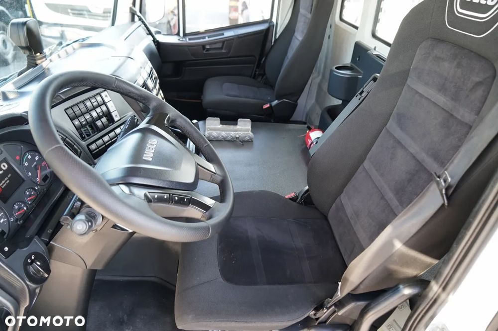 Iveco STRALIS 460 / 6X2 / SKRZYNIOWY 8,1 m + HDS FASSI. F185 MAX UDŹWIG 5 500 KG / STEROWANIE RADIOWE / ROTATOR / - 29