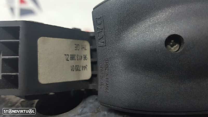 CONTROLE DO SISTEMA DE ÁUDIO / RÁDIO CD PEUGEOT 307 (S1) 1.4 - 2