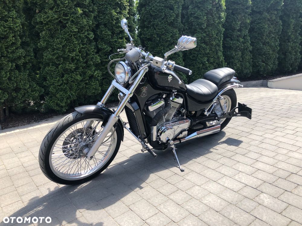 Suzuki Intruder - 10