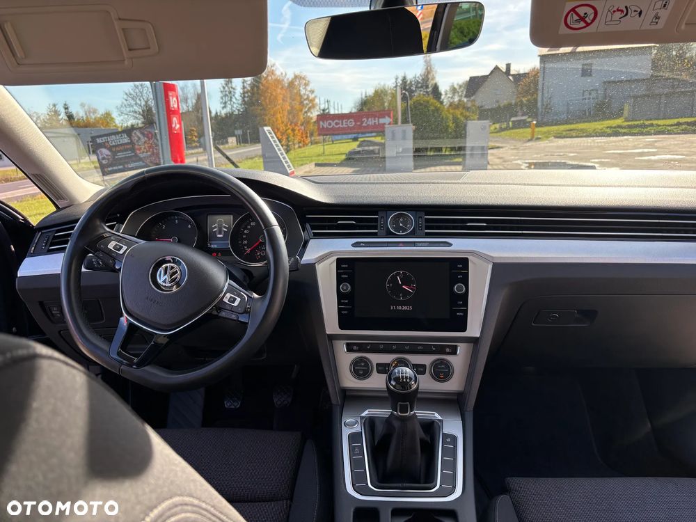 Volkswagen Passat 2.0 TDI SCR BlueMotion Comfortline - 12