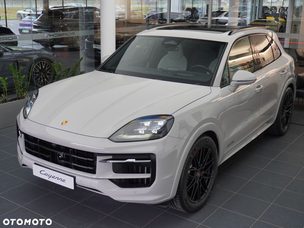 Porsche Cayenne GTS - 5