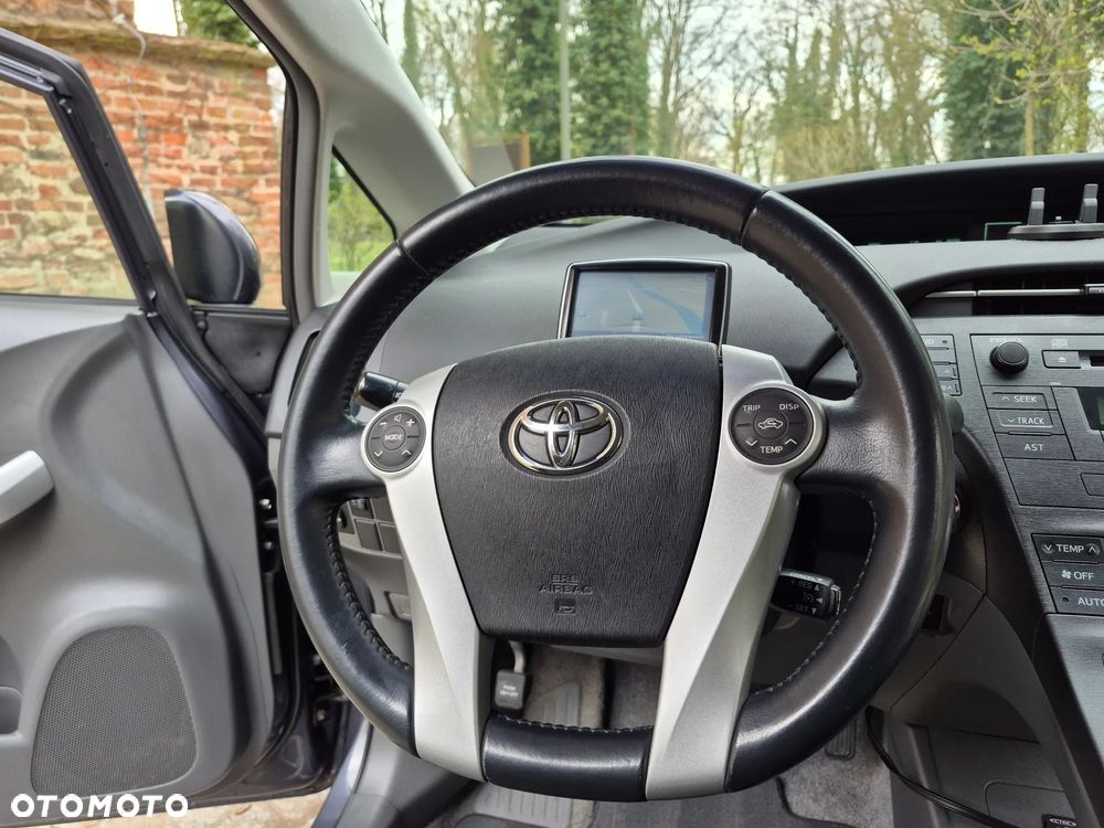 Toyota Prius (Hybrid) Executive - 19