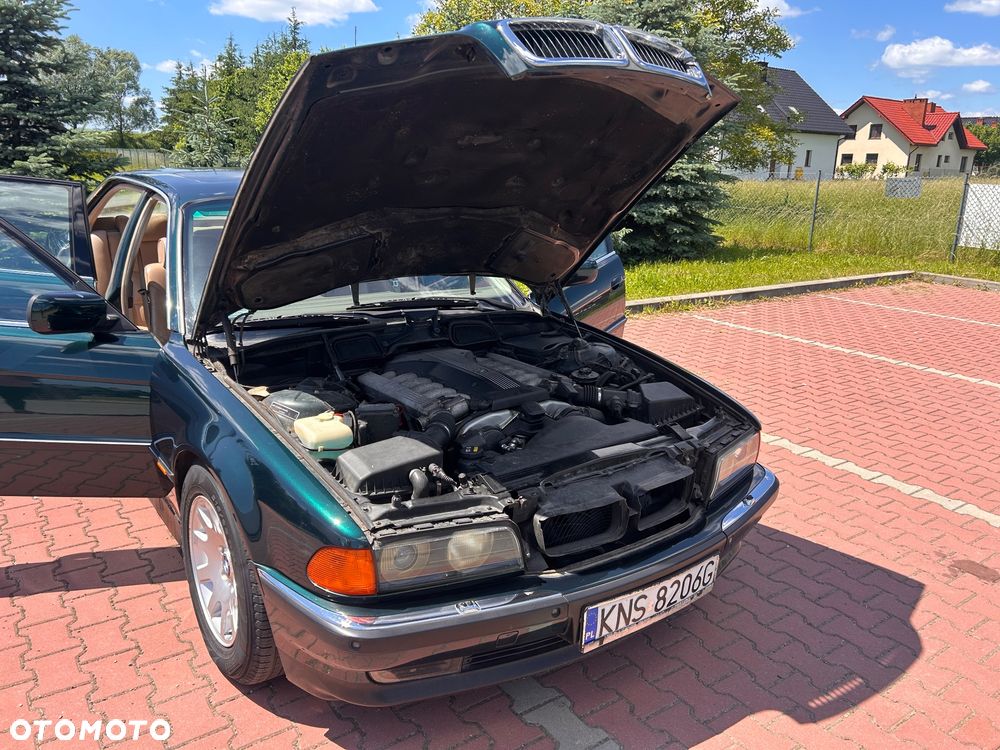 BMW Seria 7 750iL - 11