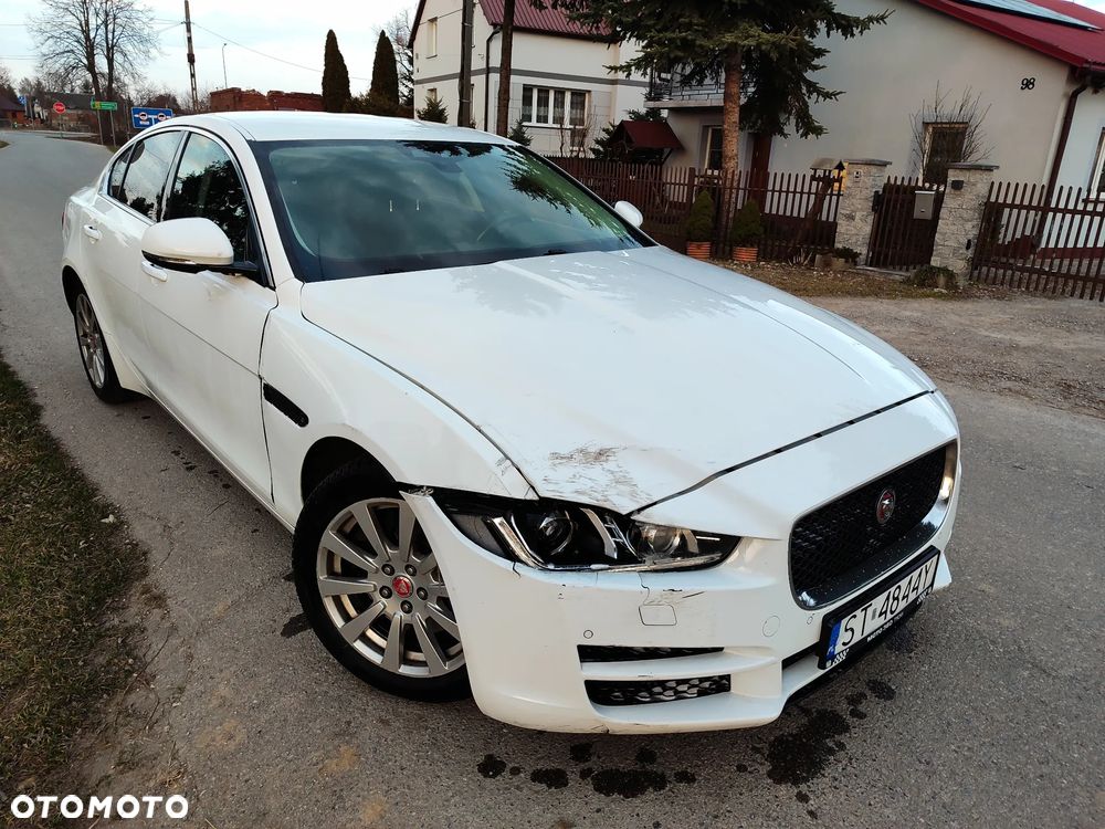 Jaguar XE - 3