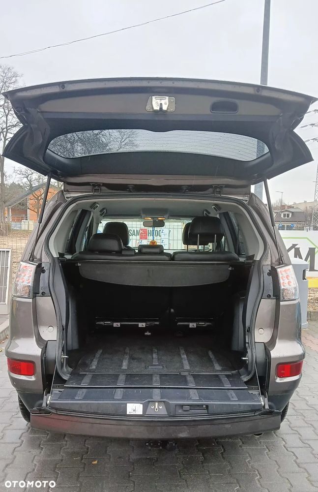 Mitsubishi Outlander 2.0 2WD CVT Invite - 17