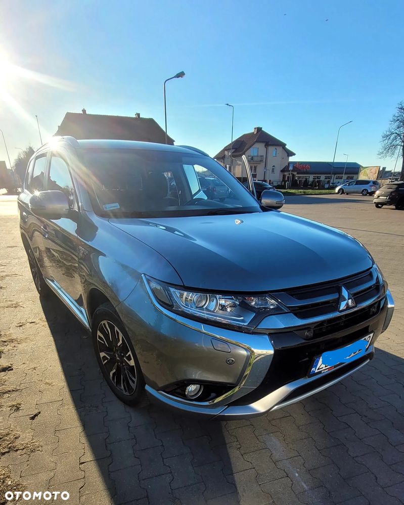 Mitsubishi Outlander - 1