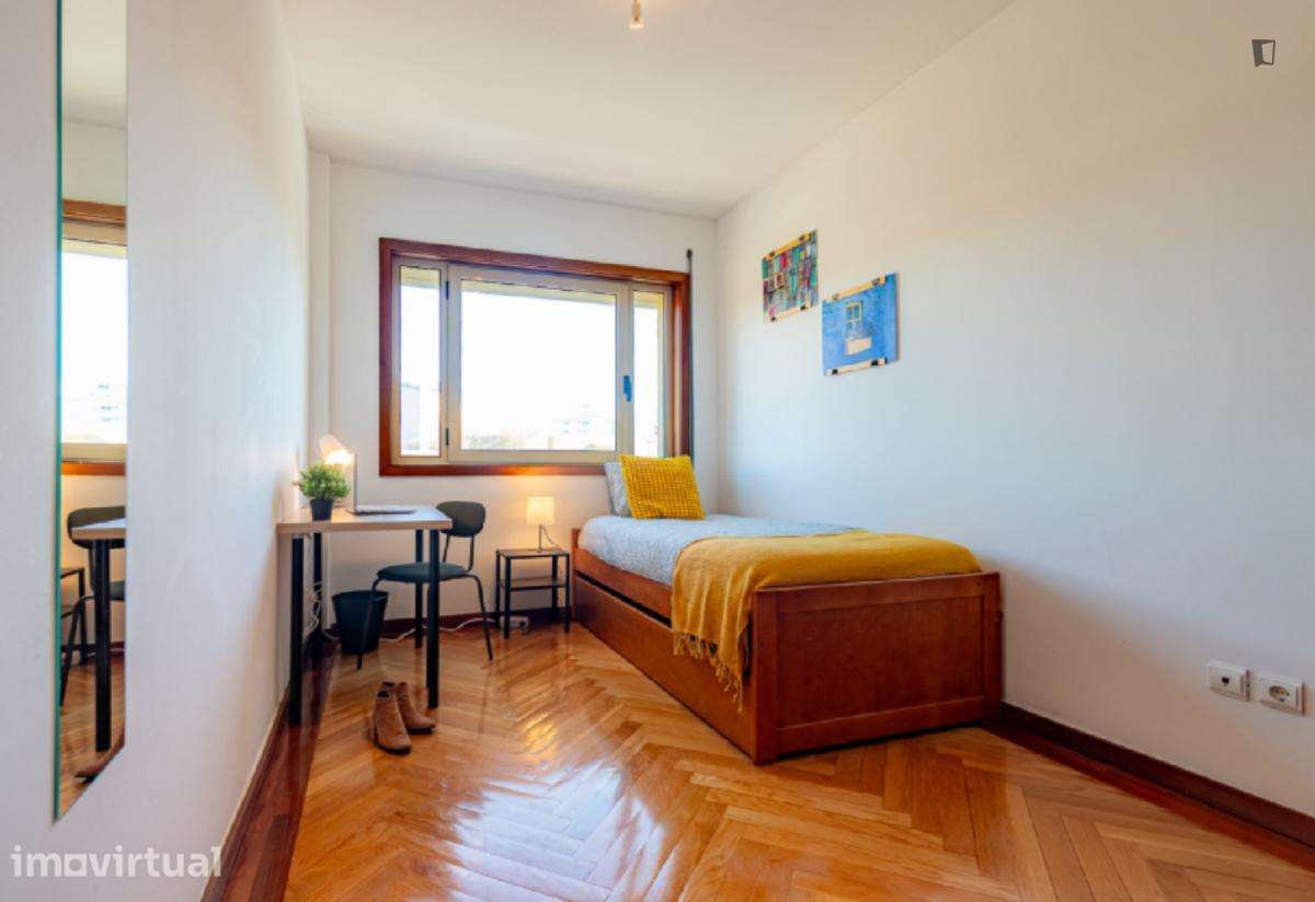 Quarto - localizado em Paranhos Porto - Grande imagem: 4/12