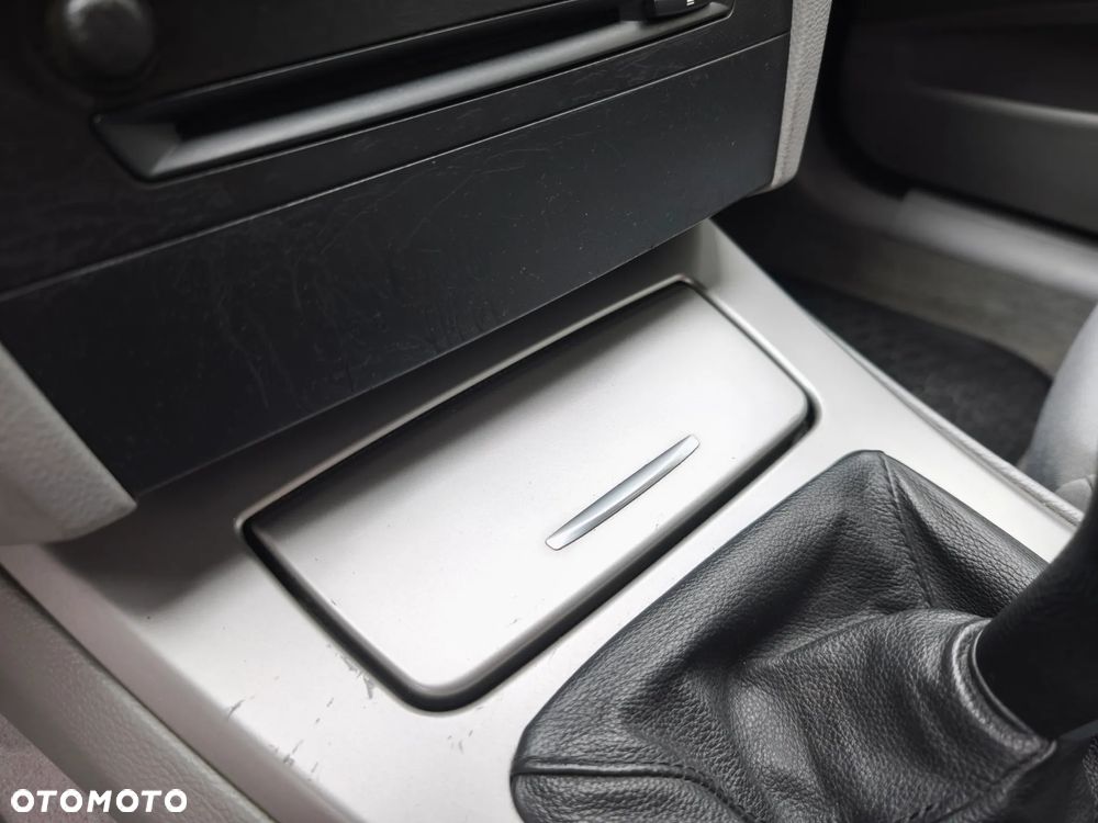 BMW Seria 3 320d - 29