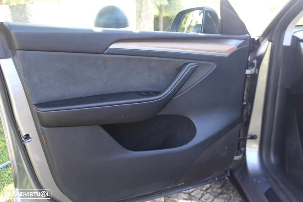 Tesla Model Y Long Range Tração Integral - 11