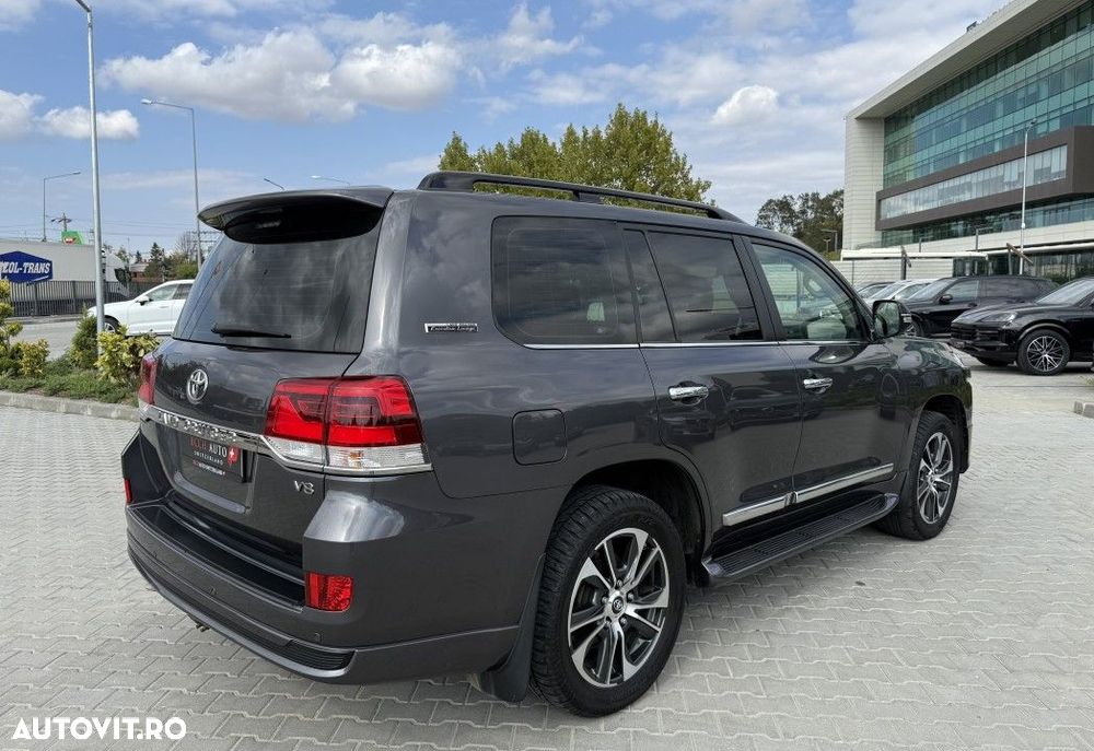 Toyota Land Cruiser - 4