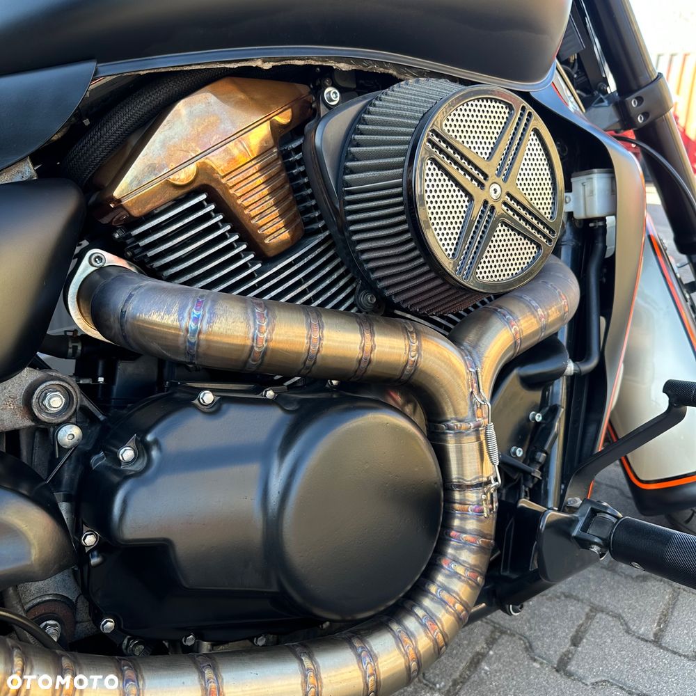 Suzuki Intruder - 12