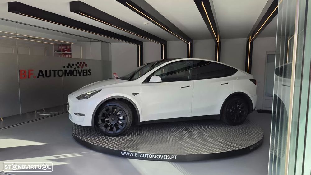 Tesla Model Y Long Range Dual Motor AWD - 14