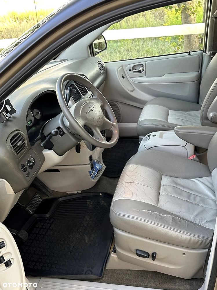 Chrysler Town & Country 3.8 - 13