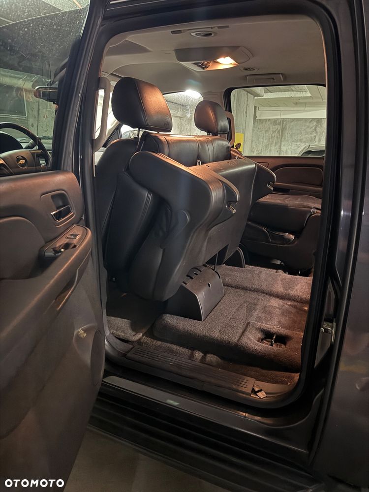 Chevrolet Suburban - 22