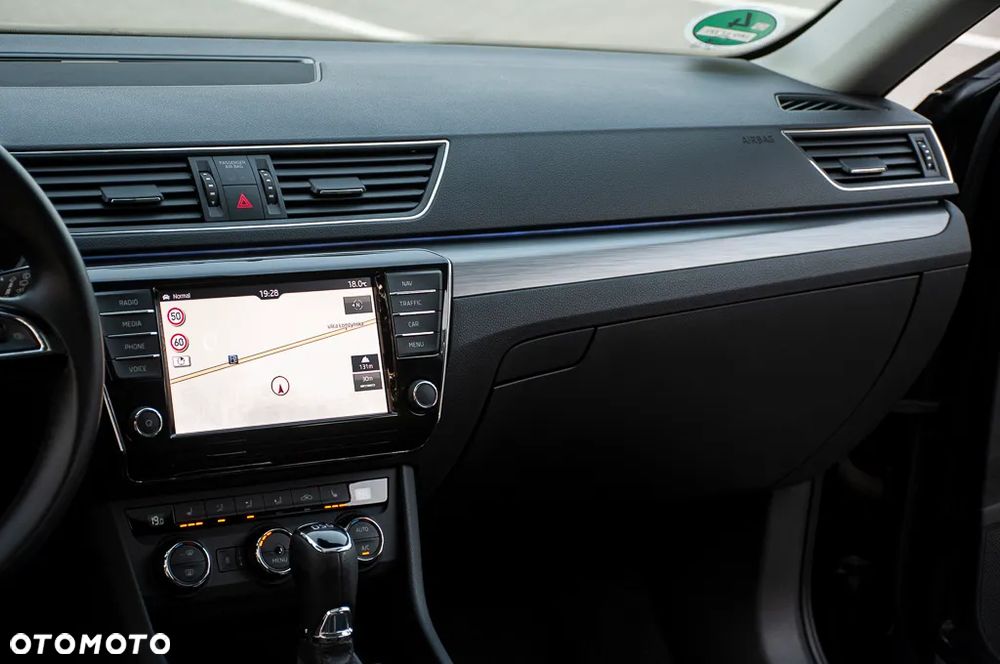Skoda Superb 2.0 TDI DSG Ambition - 32