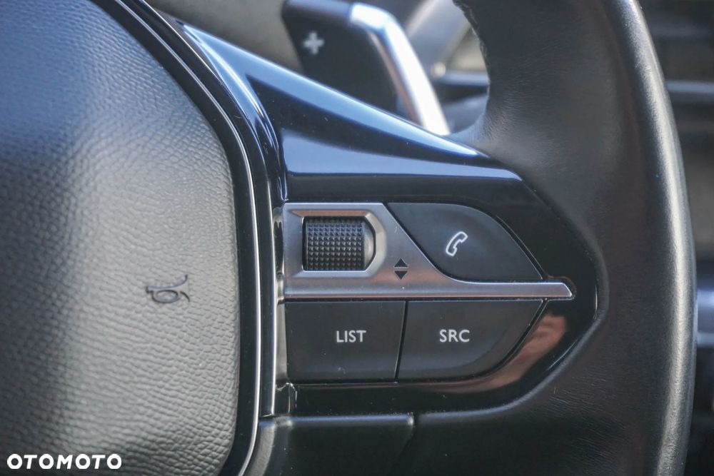 Peugeot 3008 1.2 PureTech Road Trip S&S EAT8 - 13