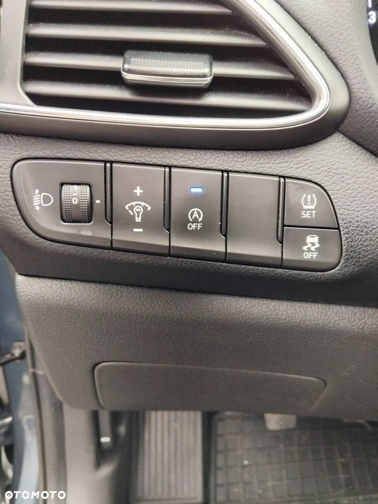 Hyundai i30 1.5 DPI Classic + - 20