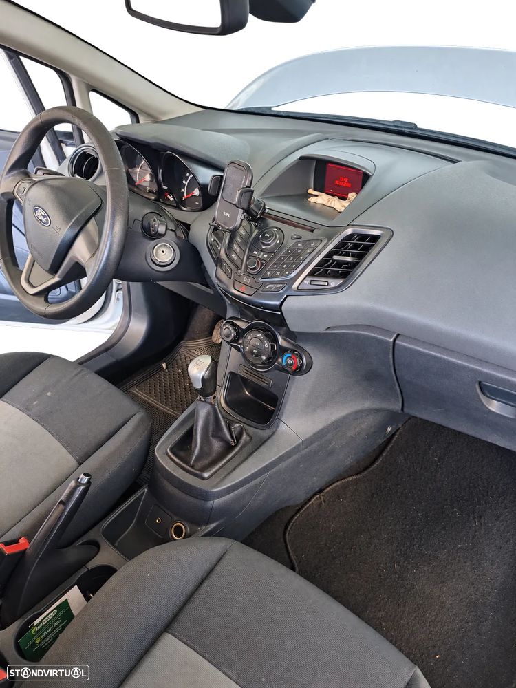 Ford Fiesta - 2