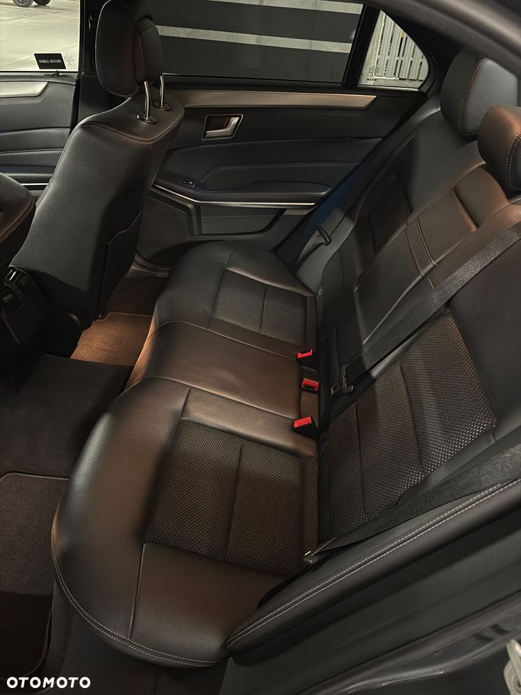 Mercedes-Benz Klasa E 220 BlueTEC 4-Matic Classic - 11