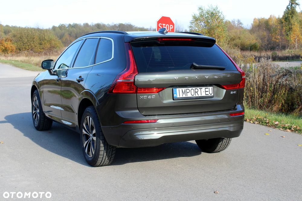 Volvo XC 60 B4 D AWD Geartronic Momentum Pro - 4