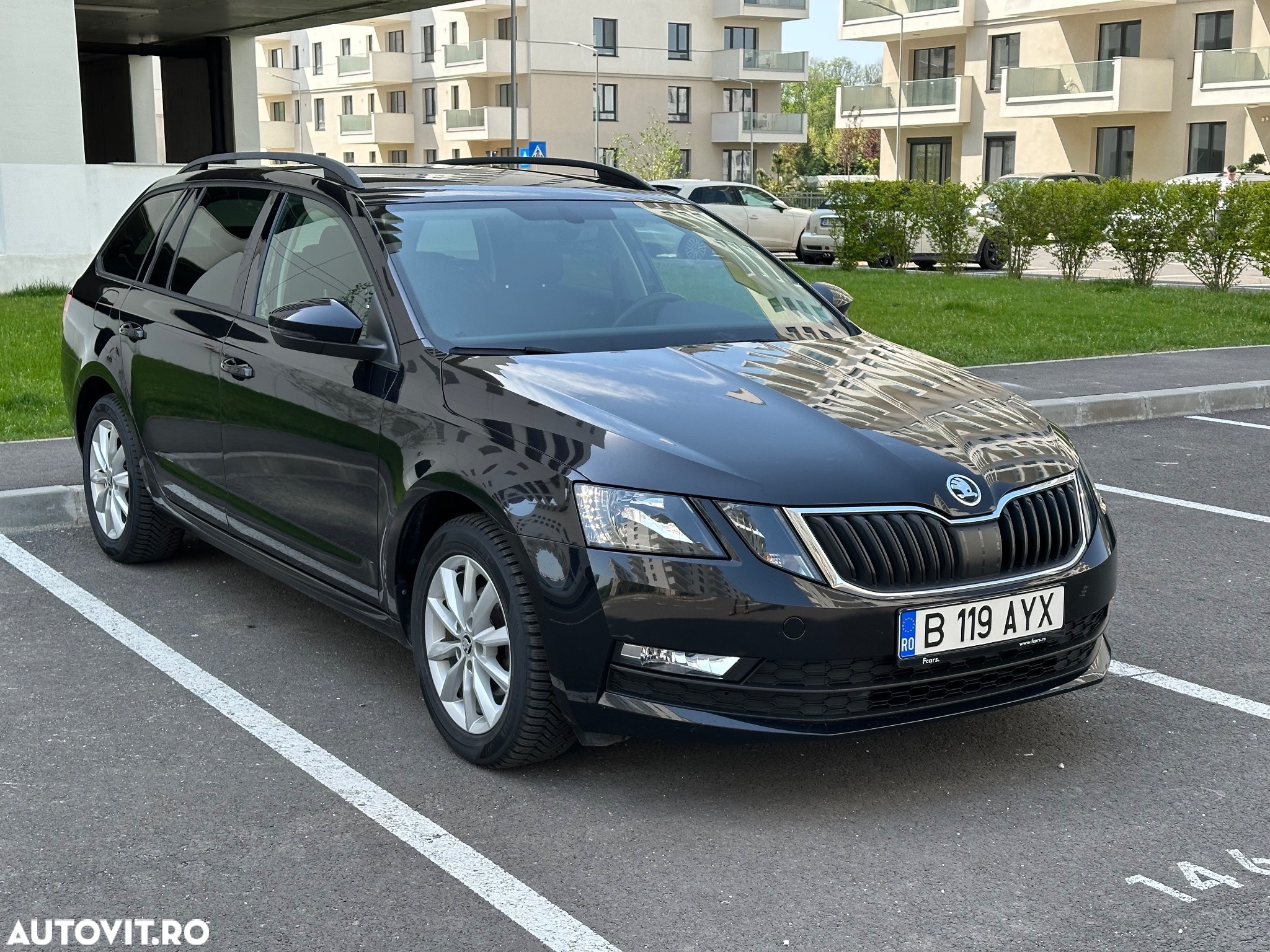 Skoda Octavia Combi Diesel 1.6 TDI DSG Ambition - 2