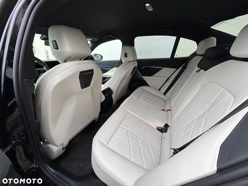 BMW i5 83.9kWh M60 xDrive - 15