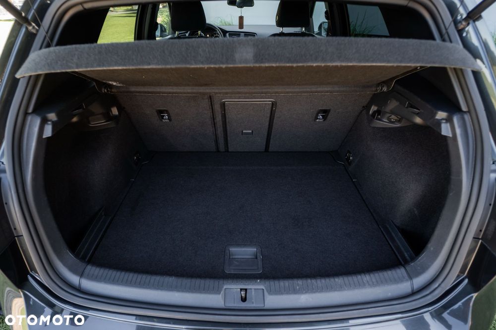 Volkswagen Golf - 22