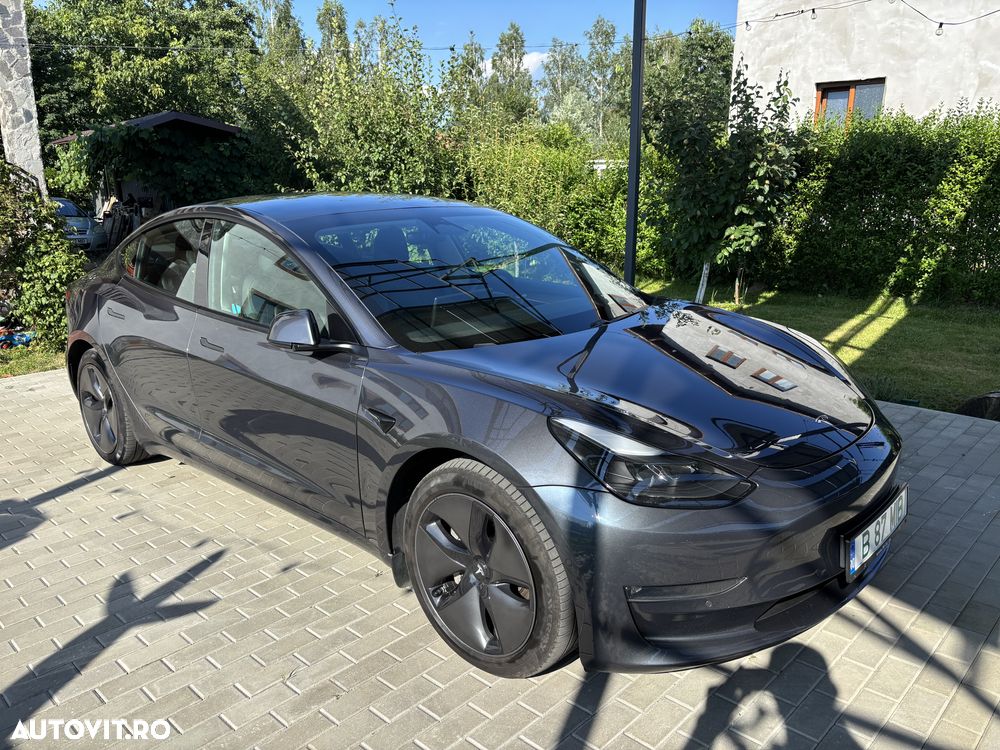 Tesla Model 3 - 1