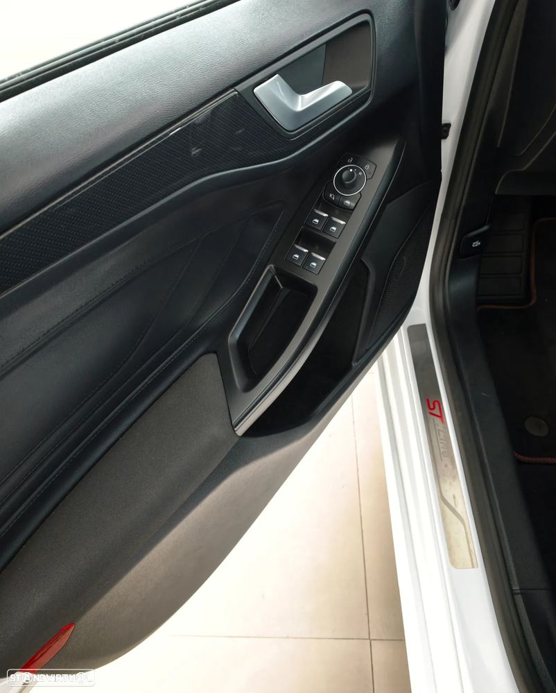 Ford Focus 1.0 EcoBoost MHEV ST-Line X Aut. - 15